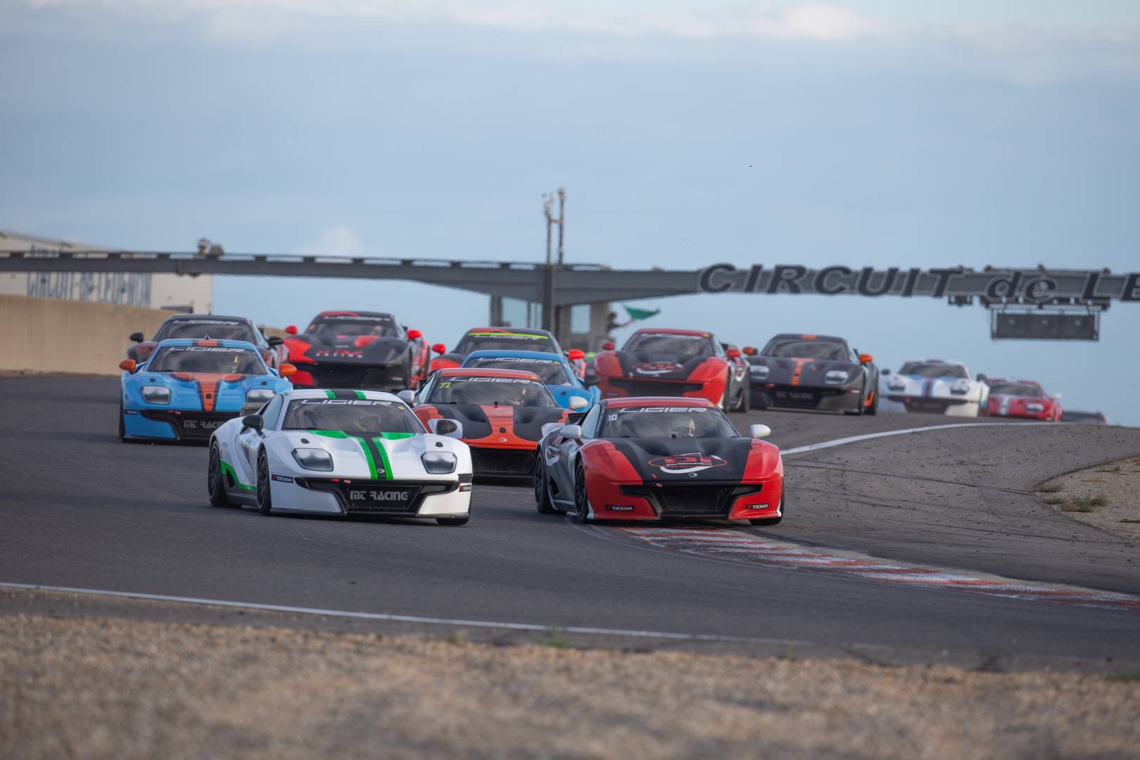 Départ de la Ligier JS Cup France à Lédenon